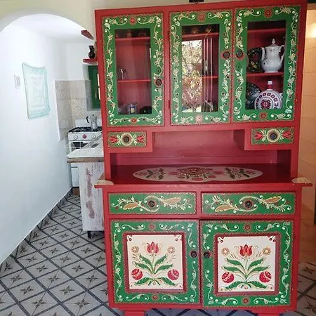 Pora Vendeghaz *